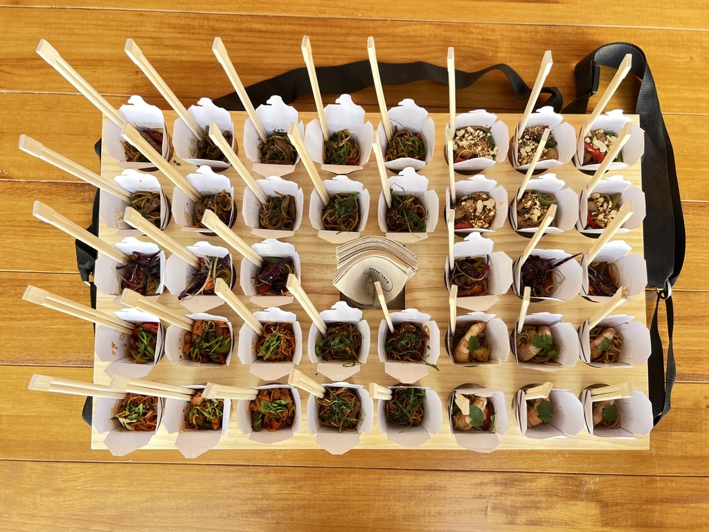 Noodles "Take Awey" de ternera chili, pimiento a la brasa, cebolla roja y Teriyaki