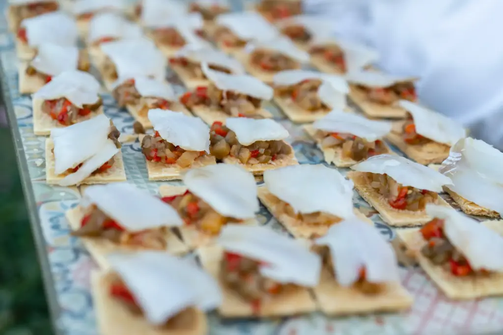 Coca de escalivada con bacalao ahumado (r) XS