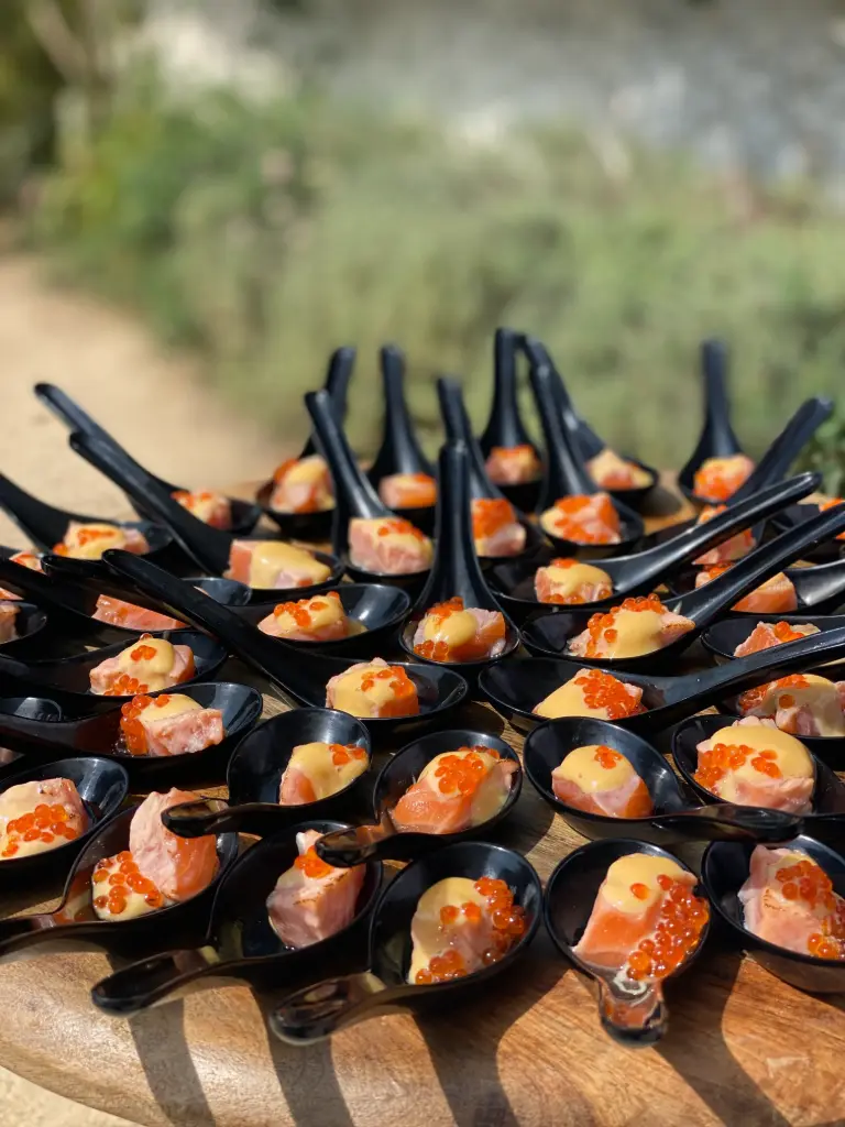 Salmon a la llama con salsa kimizu y huevas de pez volador (r) XS