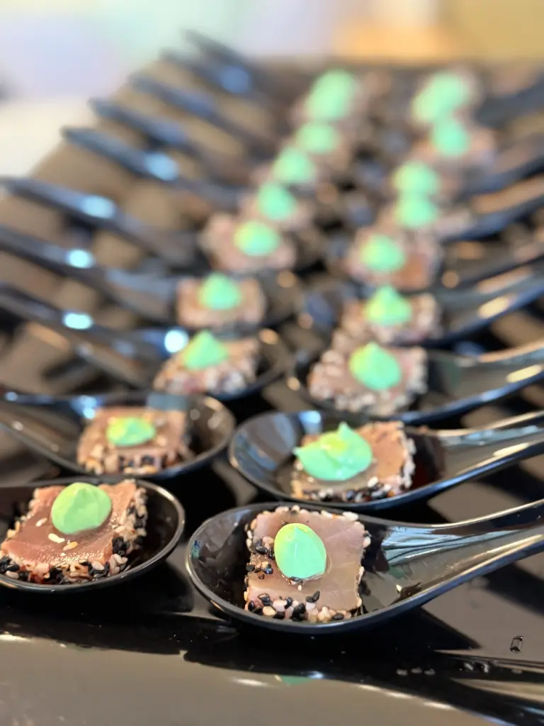 Tataki de atún con mahonesa de wasabi y tartufo XS