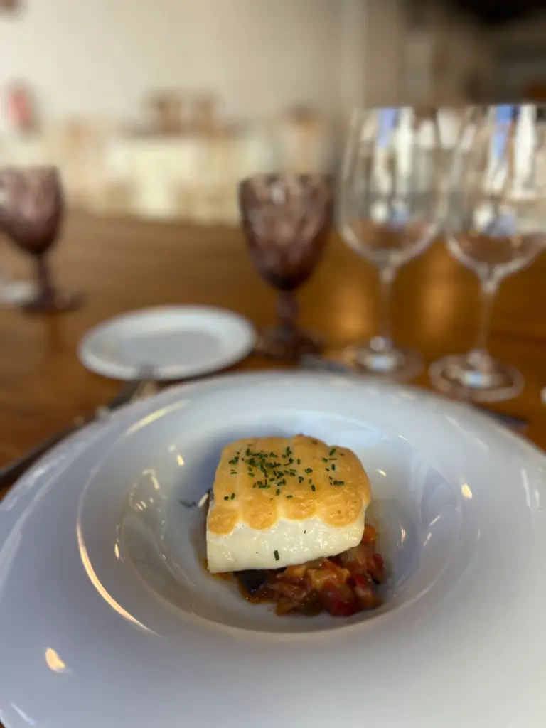 Taco de bacalao en ratatouille y emulsion de "all cremat"