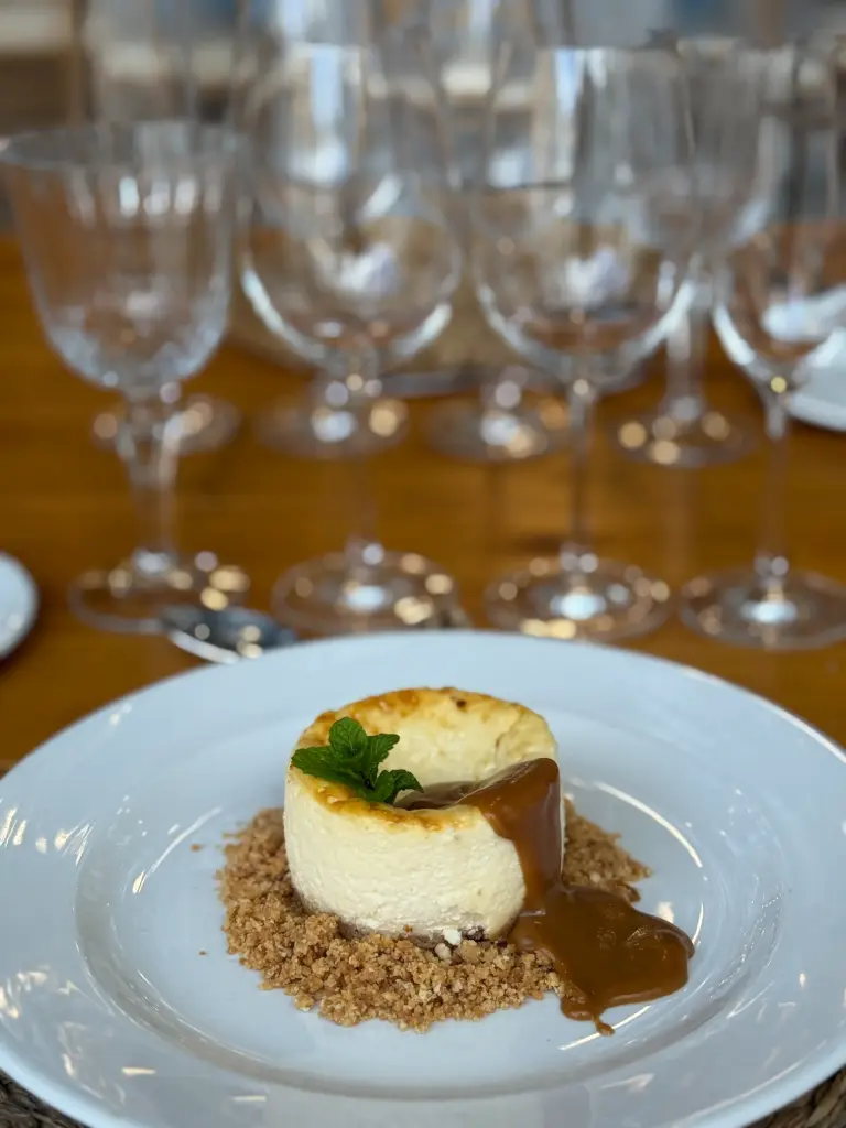 Tarta de queso fundente con salsa Lotus
