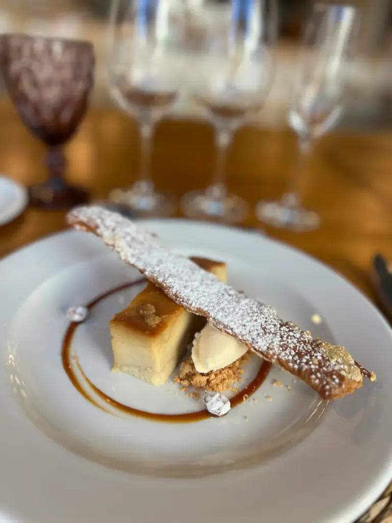 Cremoso helado de horchata valenciana, pastel de farton en dos texturas y salteado de chufas (r)