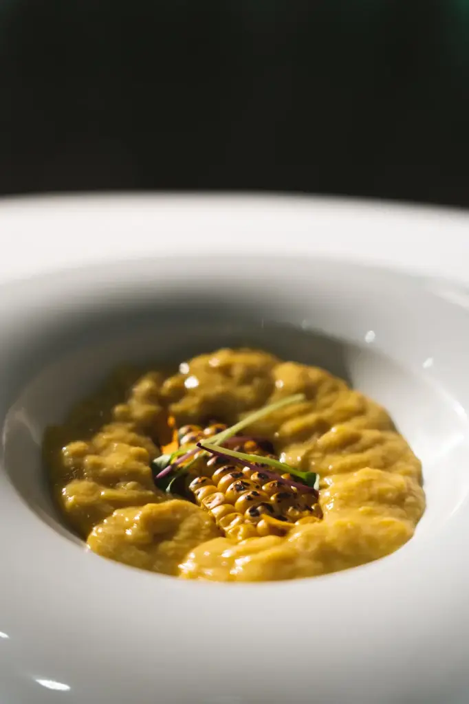 Crema de maíz, lima, jengibre y leche de coco