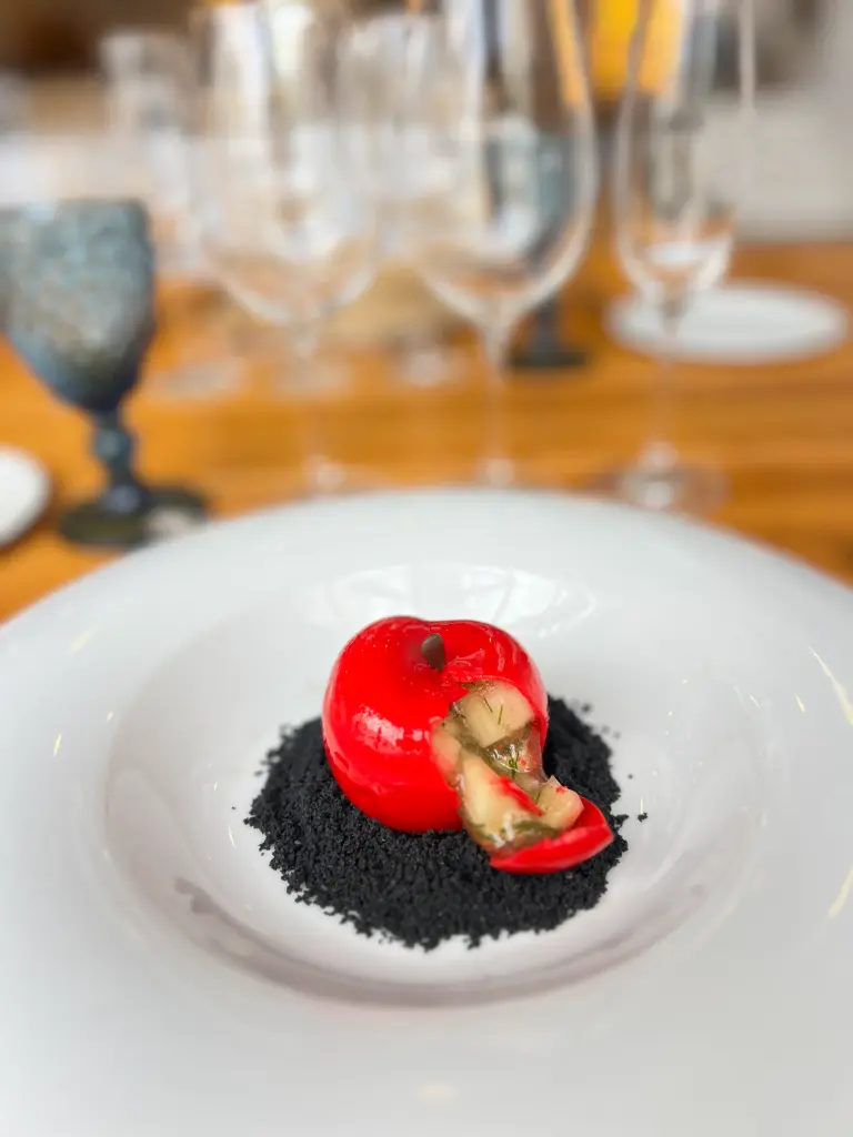 "La Manzana de Blancanieves" Salteado de manzana, cremoso de su pulpa y tierra de cítricos