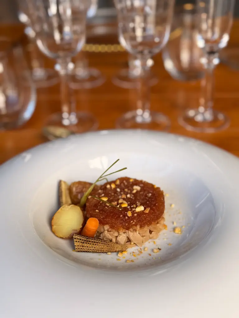 Timbal de Heura con manzana asada y huerto de verduras New