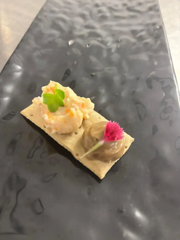 Ensaladilla marinera de pulpo con mahonesa de ajo negro XS