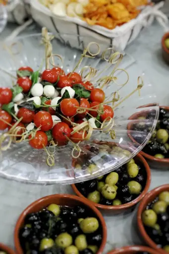 [Cat] Brochetita de tomate cherry, mozzarella y salsa pesto (r) XS