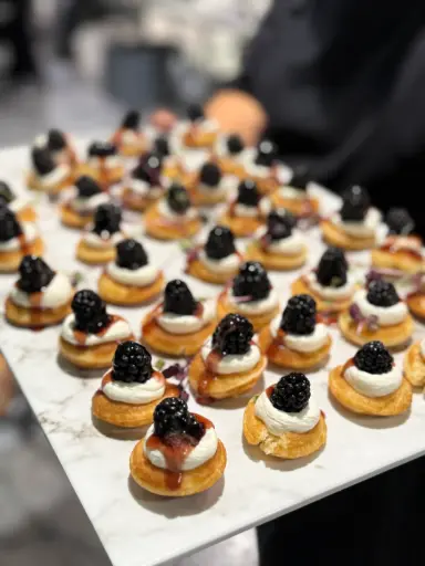 [Cat] Pancake de mora y queso de cabra XS