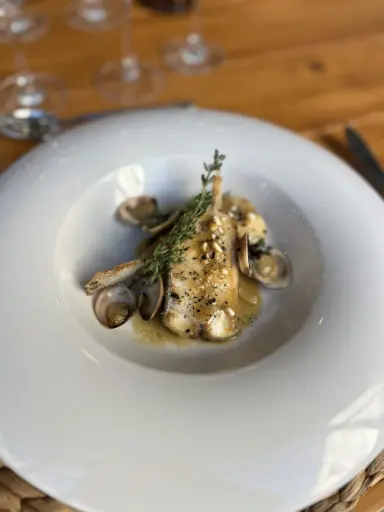 [Cat] Rodaballo con emulsión de limón y tomillo limonero, almejas y crujiente de avellanas