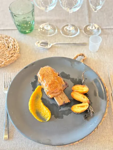 [Cat] Costillar Black Angus en mostaza antigua, boniato y patata confitada el romero