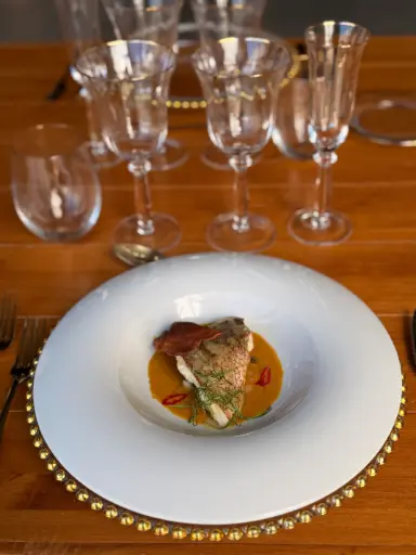 [Cat] Pargo con setas salteadas en salsa Thai de coco y cúrcuma New