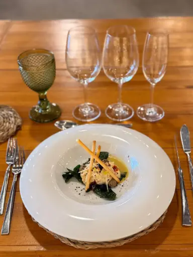 [Cat] Ensaladilla marina de pulpo con mahonesa de ajo negro y crujiente de espinaca New